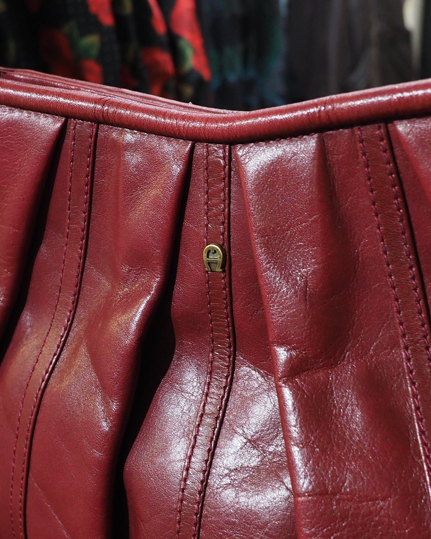 " Etienne Aigner " Dark Bordeaux Color vintage leather shoulder Bag