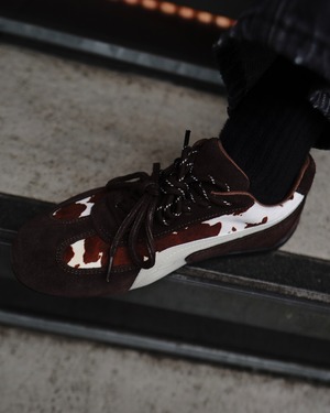 animal suede leather sneaker／cow brown