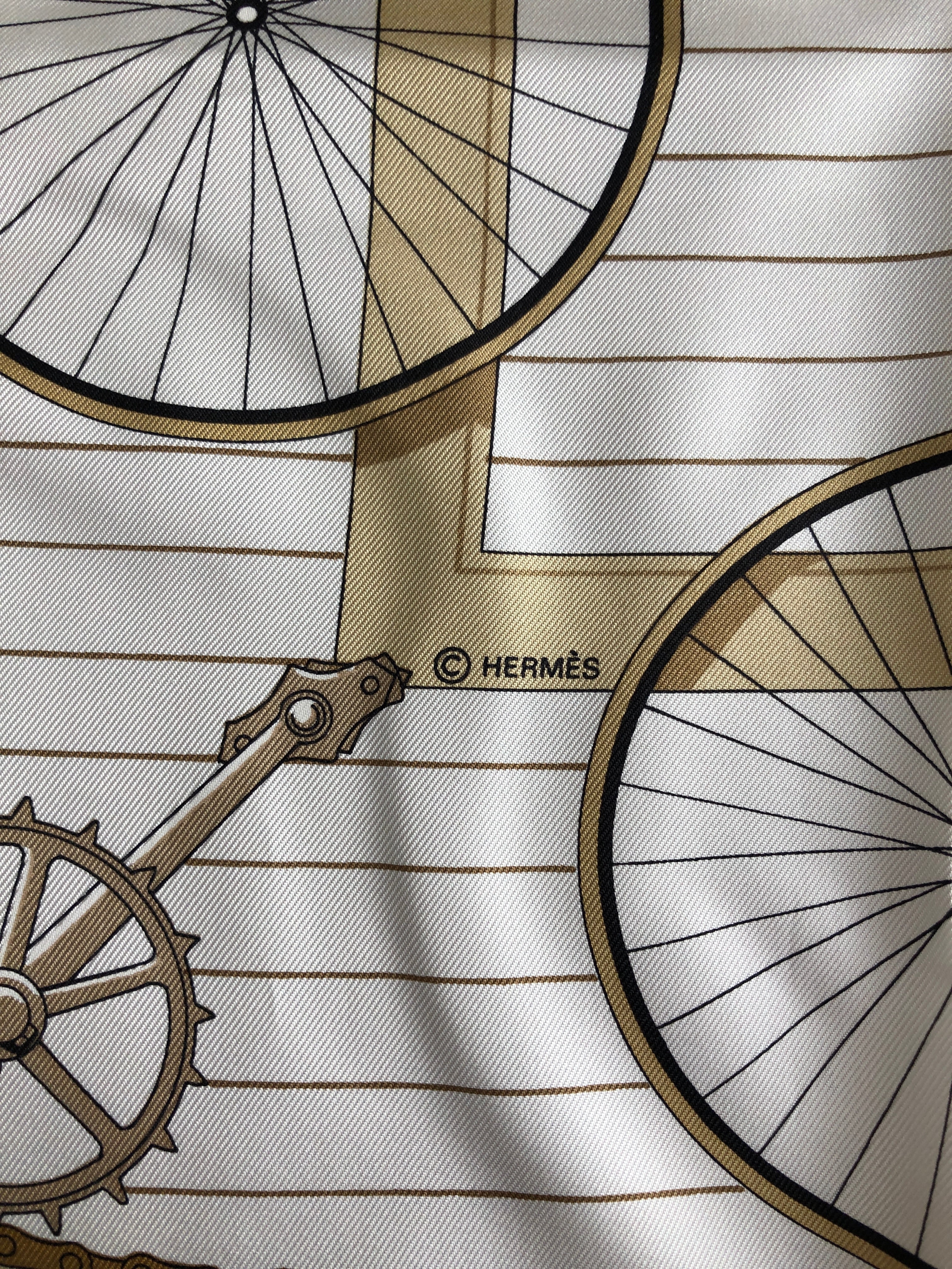 HERMES エルメス カレ90 スカーフ ベージュ×ホワイト シルク LES