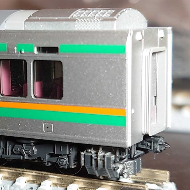 TOMIX E233系3000番台」用トイレタンク、車端部床下機器10両分