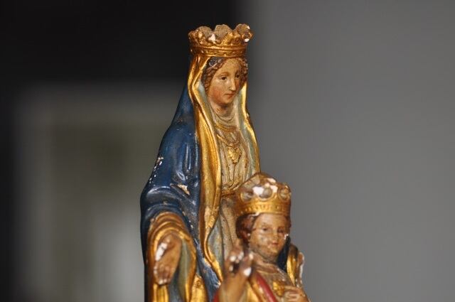 聖母マリアと幼子イエス像