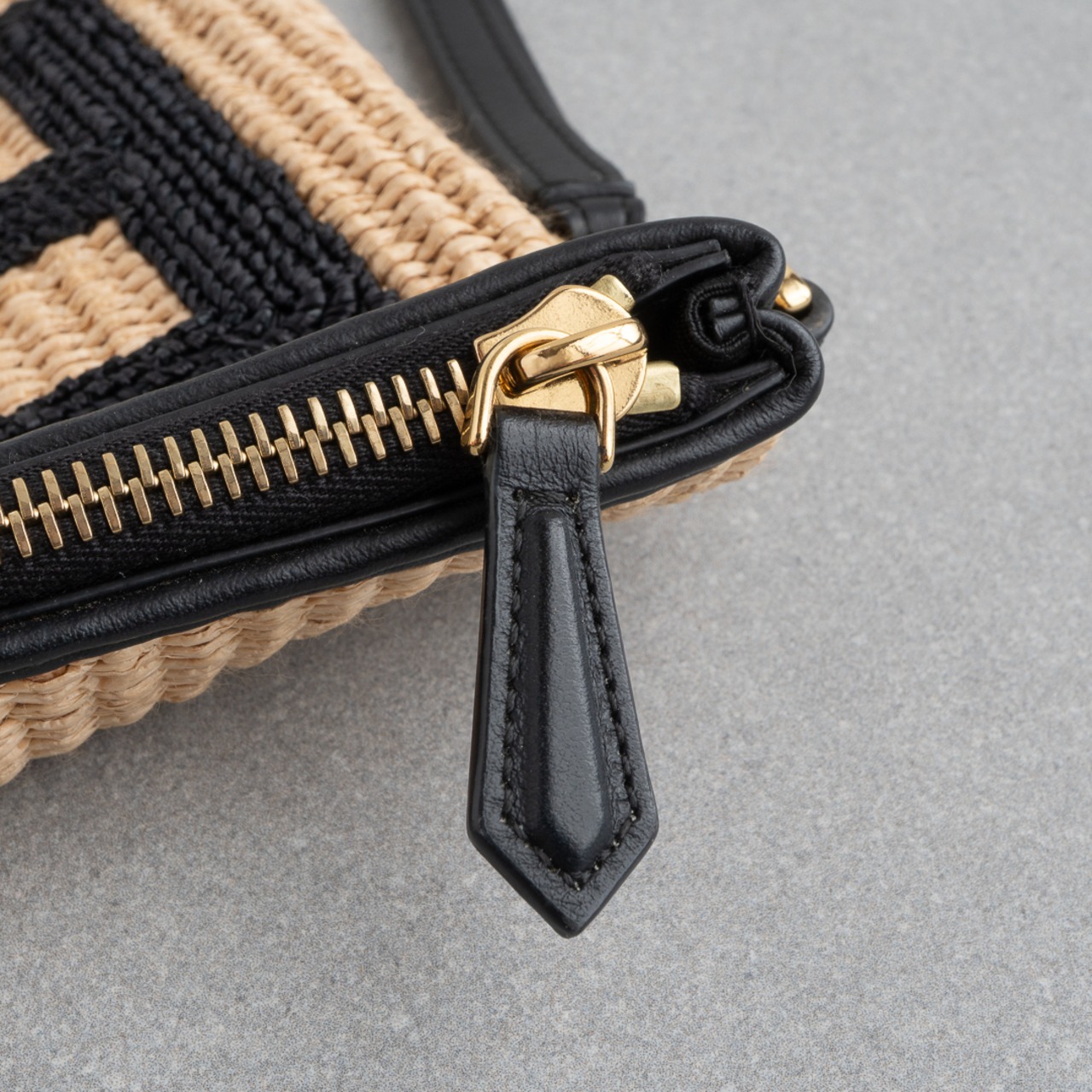 フェンディ ラフィア クラッチバッグ  FENDI ROMA ベージュ ブラック