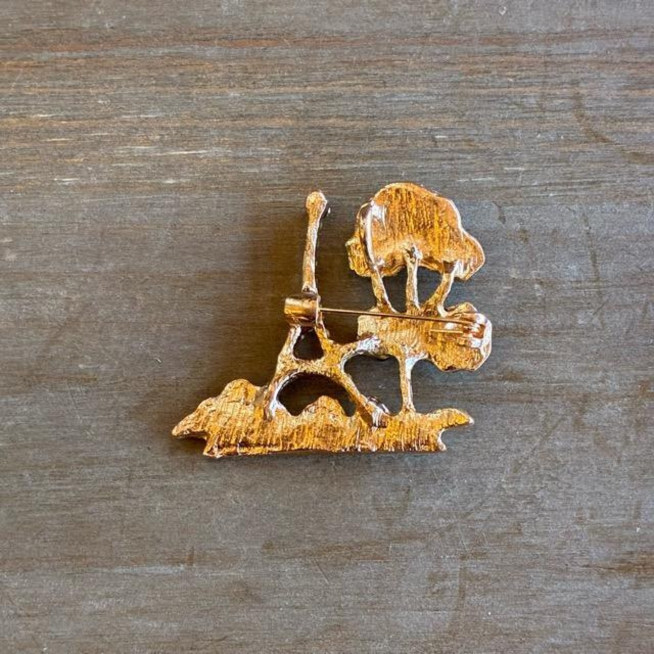TOPANGA Jewelry　Bijou art brooch Eiffel tower　ビジューアートブローチ　エッフェル塔　パリ　プレゼント　プチギフト　ジャケット　帽子　バッグ　ニット