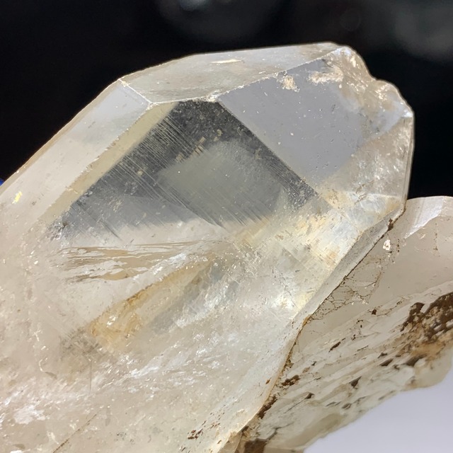 希少なホワイトファントム・無研磨マニカラン水晶