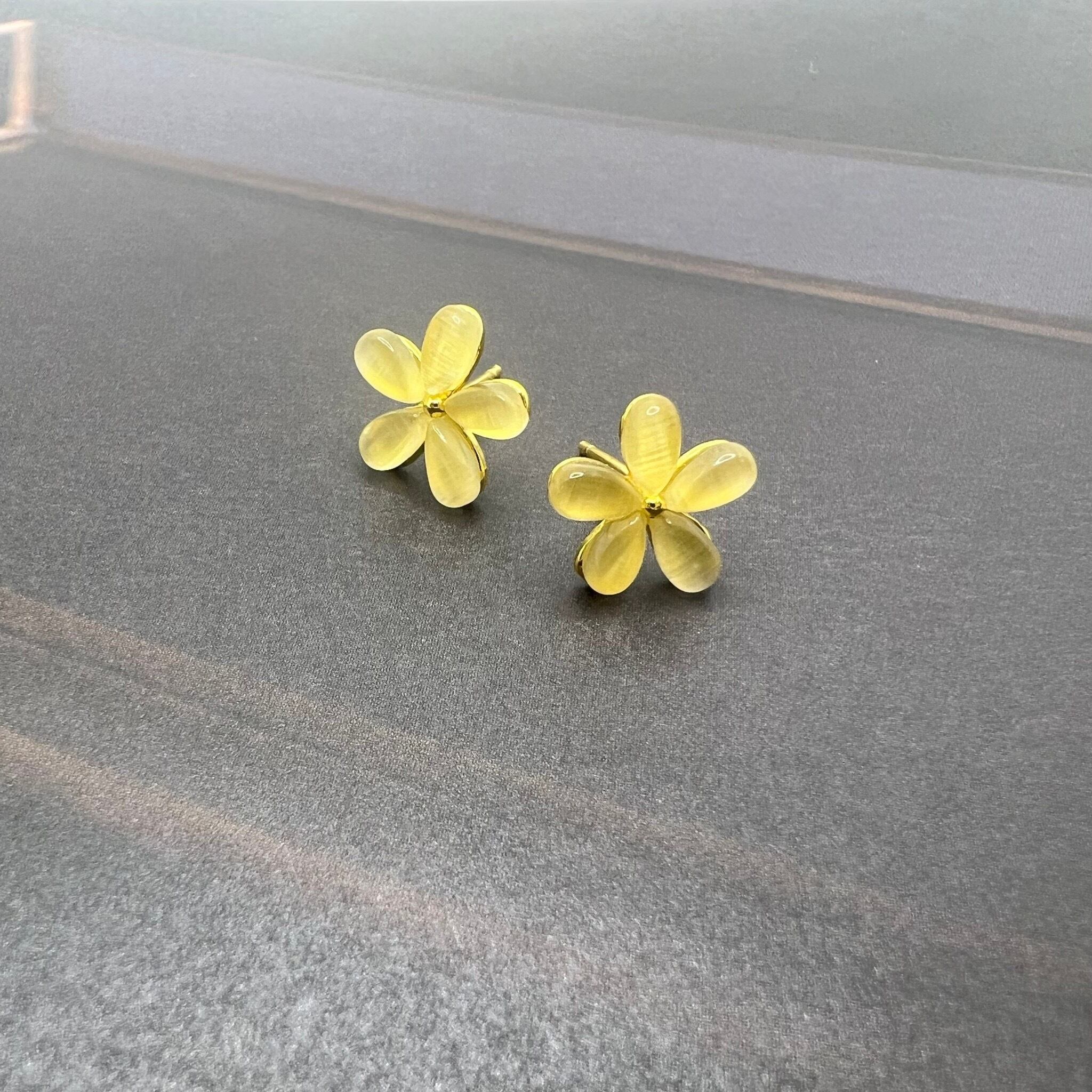 ミニフラワーピアス