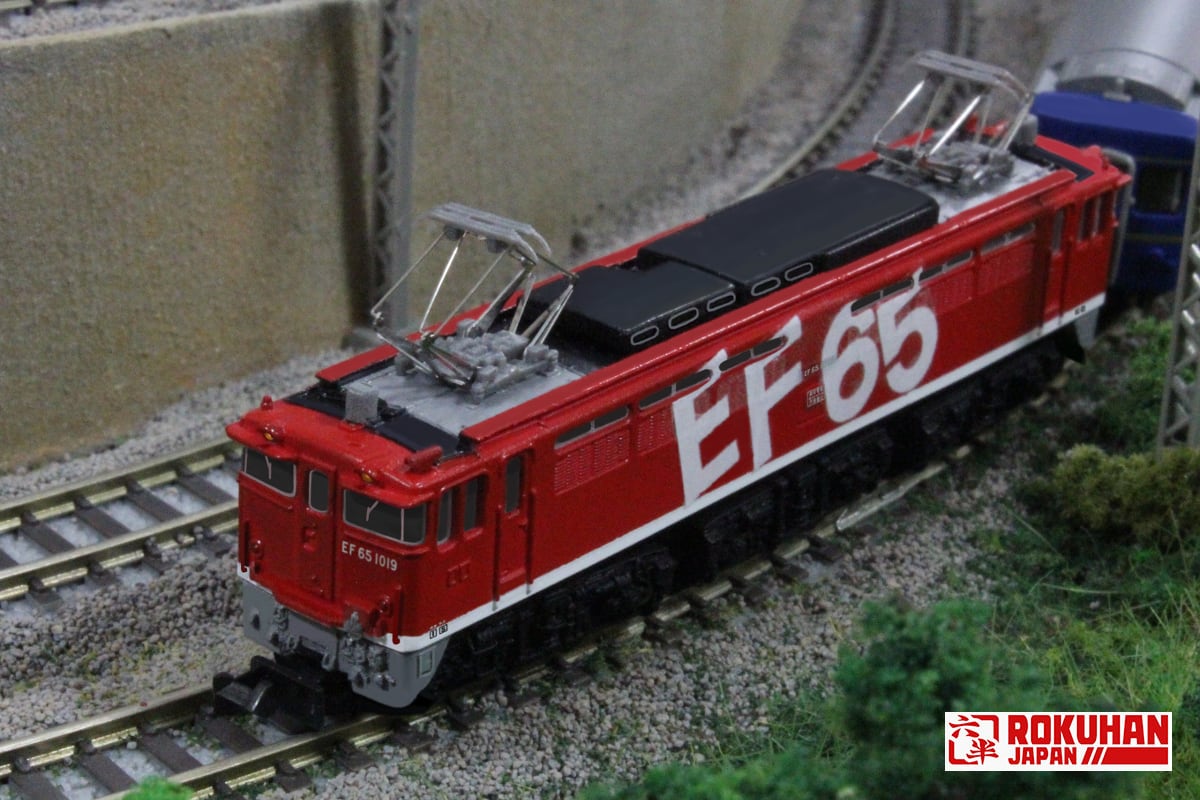 T035-2 国鉄 EF65形電気機関車 1019号機 レインボー塗装 (EF65 1000 Electric Locomotive Rainbow  Color Number 1019) ロクハン ＢＡＳＥ.ＳＨＯＰ ｜【公式】鉄道模型通販 Zゲージ Zショーティー