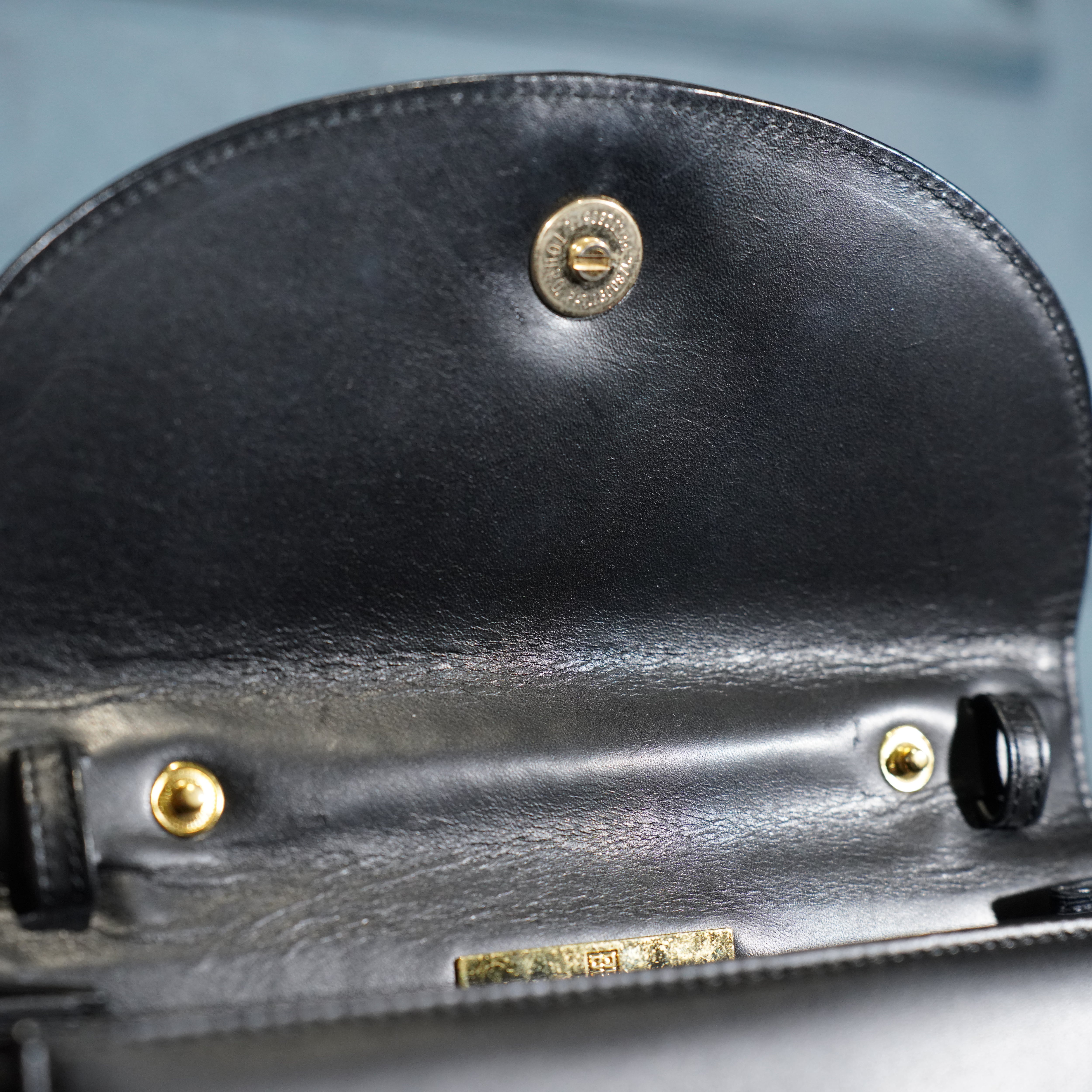 【美品】GIVENCHY　オールレザー　ビジネスバッグ　シボ革　ロゴ片押し 美品】GIVENCHY オールレザー ビジネスバッグ シボ革 ロゴ片押し 美品