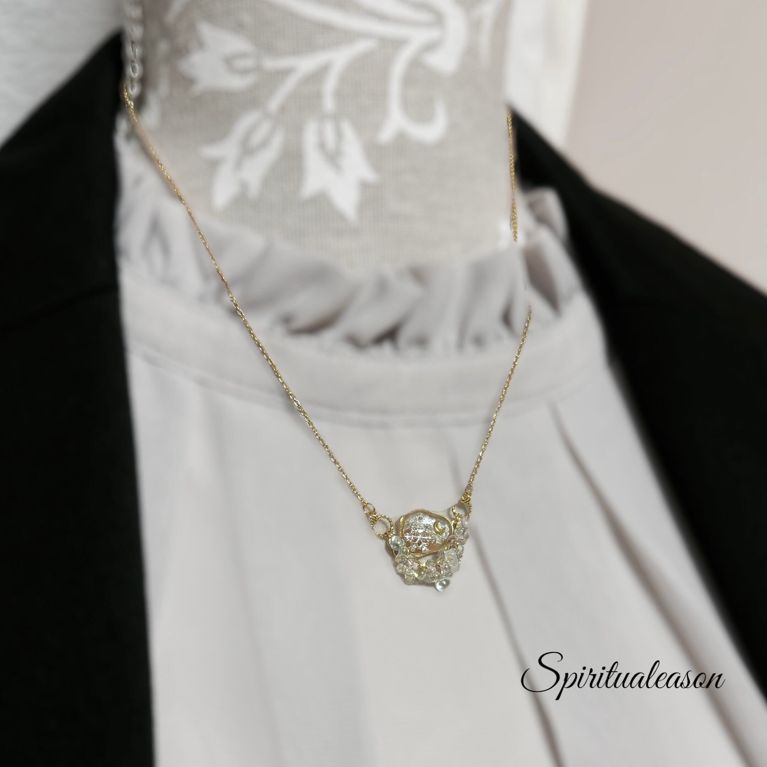 感情を溶かして浄化するお月様／オルゴナイト アクセサリー