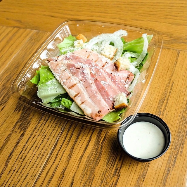 【ディナー】ロメインレタスとグリルベーコンのシーザーサラダ romaine lettuce and grilled bacon caesar salad