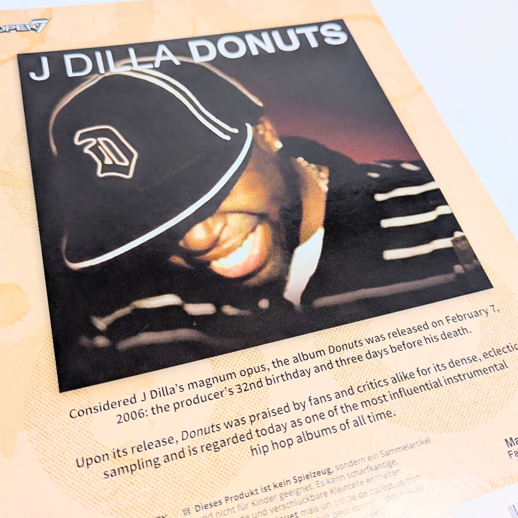【 スーパー7 ReAction Figures 】J DILLA ジェイディラ Donuts ドーナツ アルバムカバー ver. / SUPER7 /スーパー7〚アメリカン雑貨 アメトイ〛