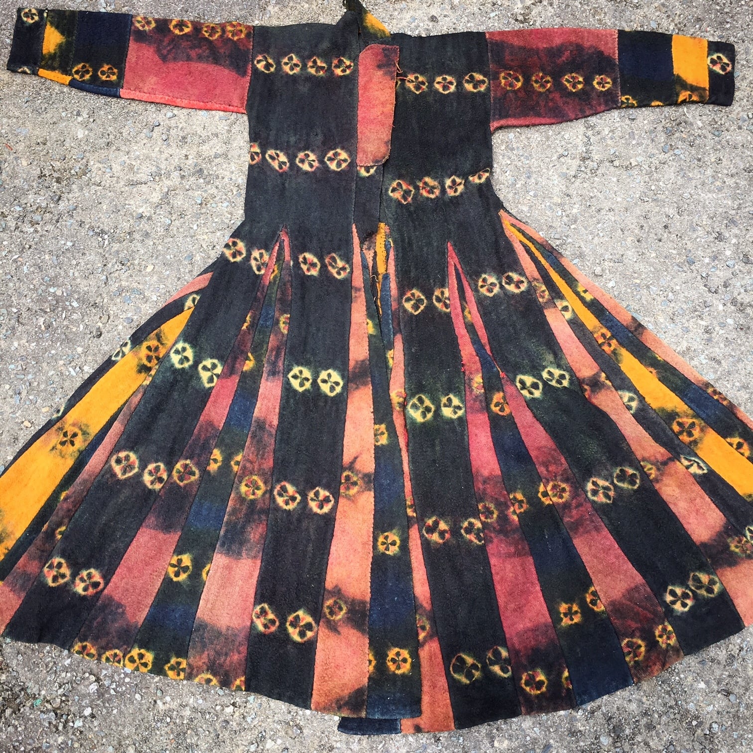 ラダック 藍染め十字絞りドレス ゴンツェ | 旅する骨董屋 喜八 KIHACHI