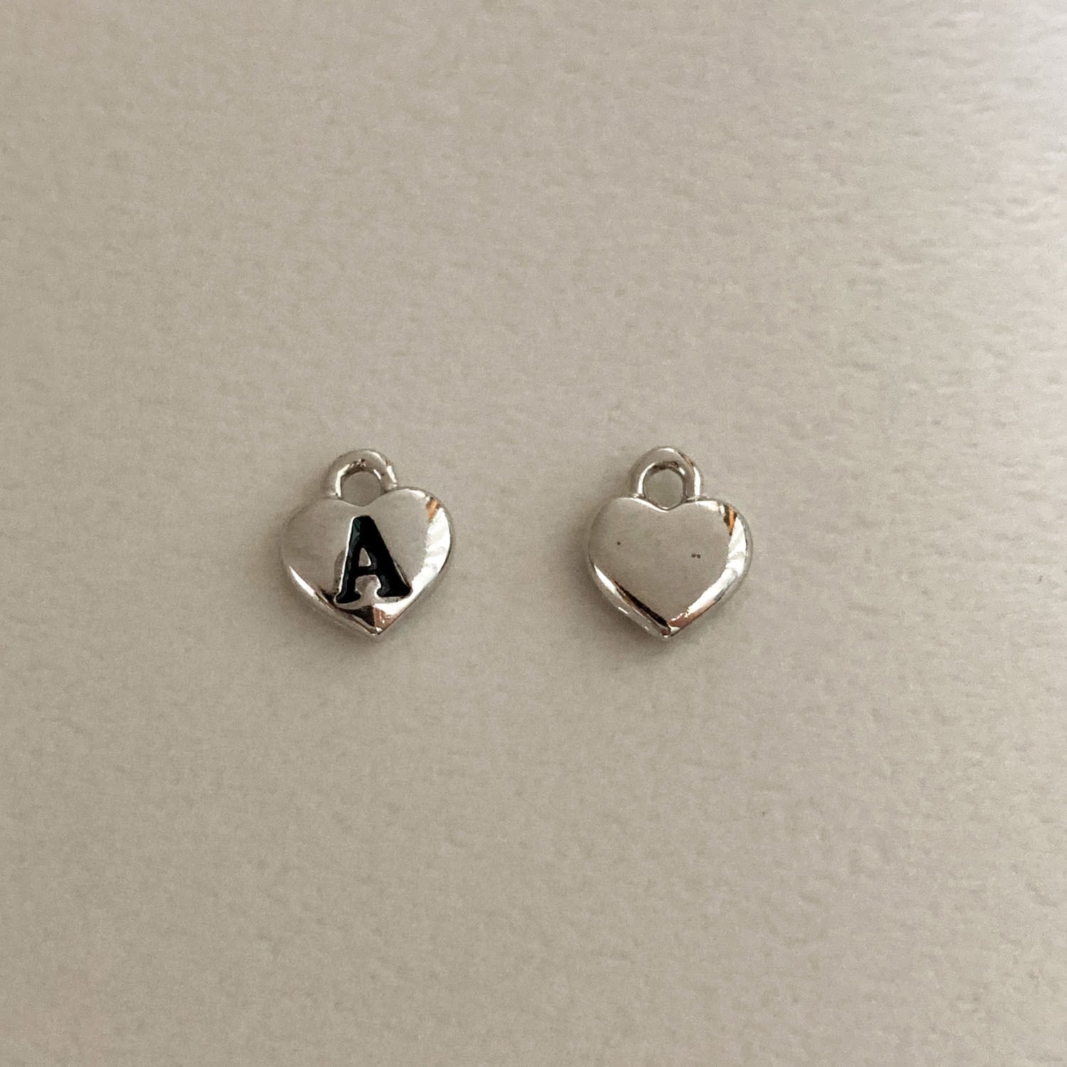 再入荷〉ミニハートアルファベットチャーム（シルバー） | Dua
