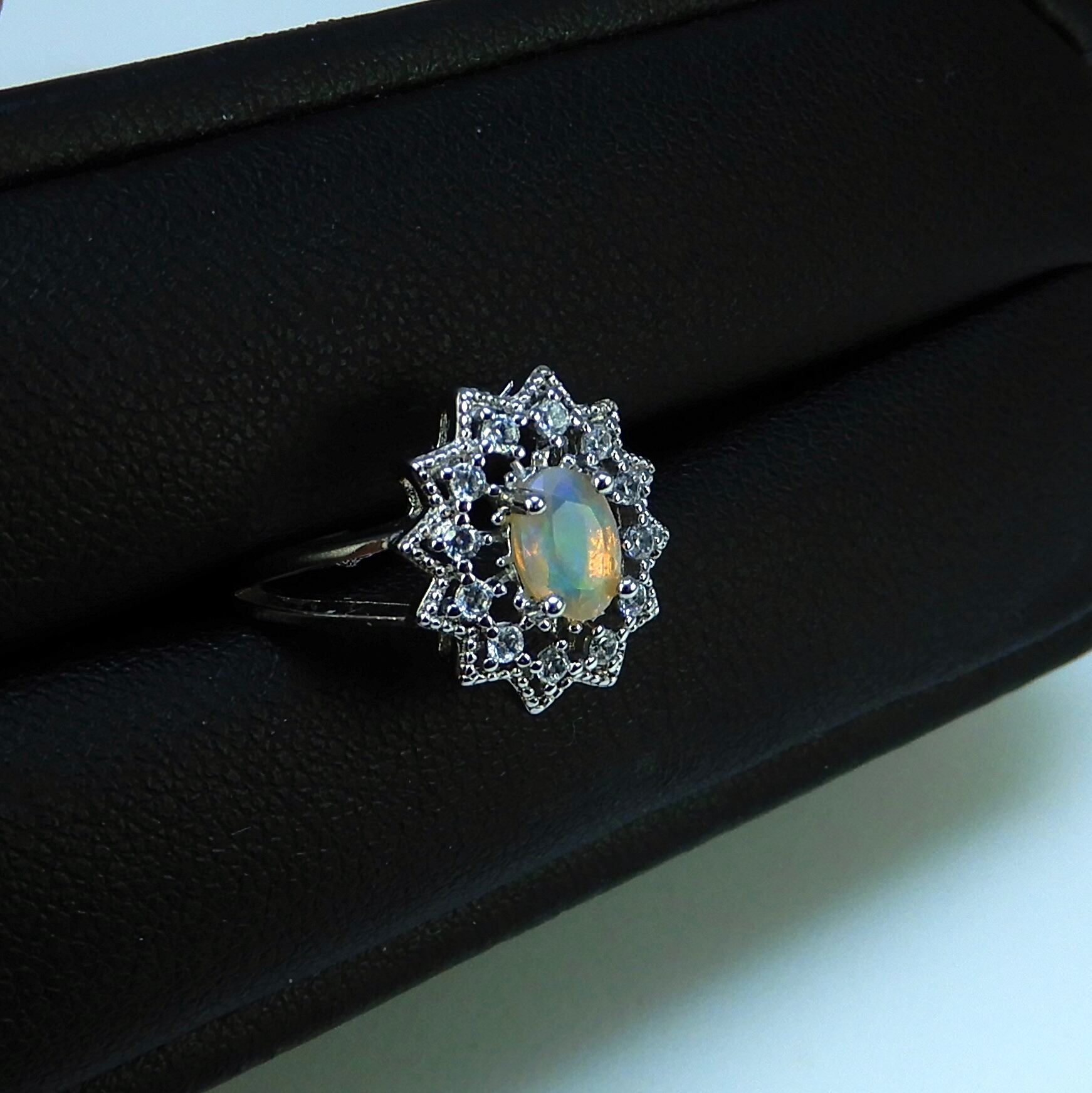 フリーサイズリング♦︎エチオピアンオパール♦︎WGカラー《0011》