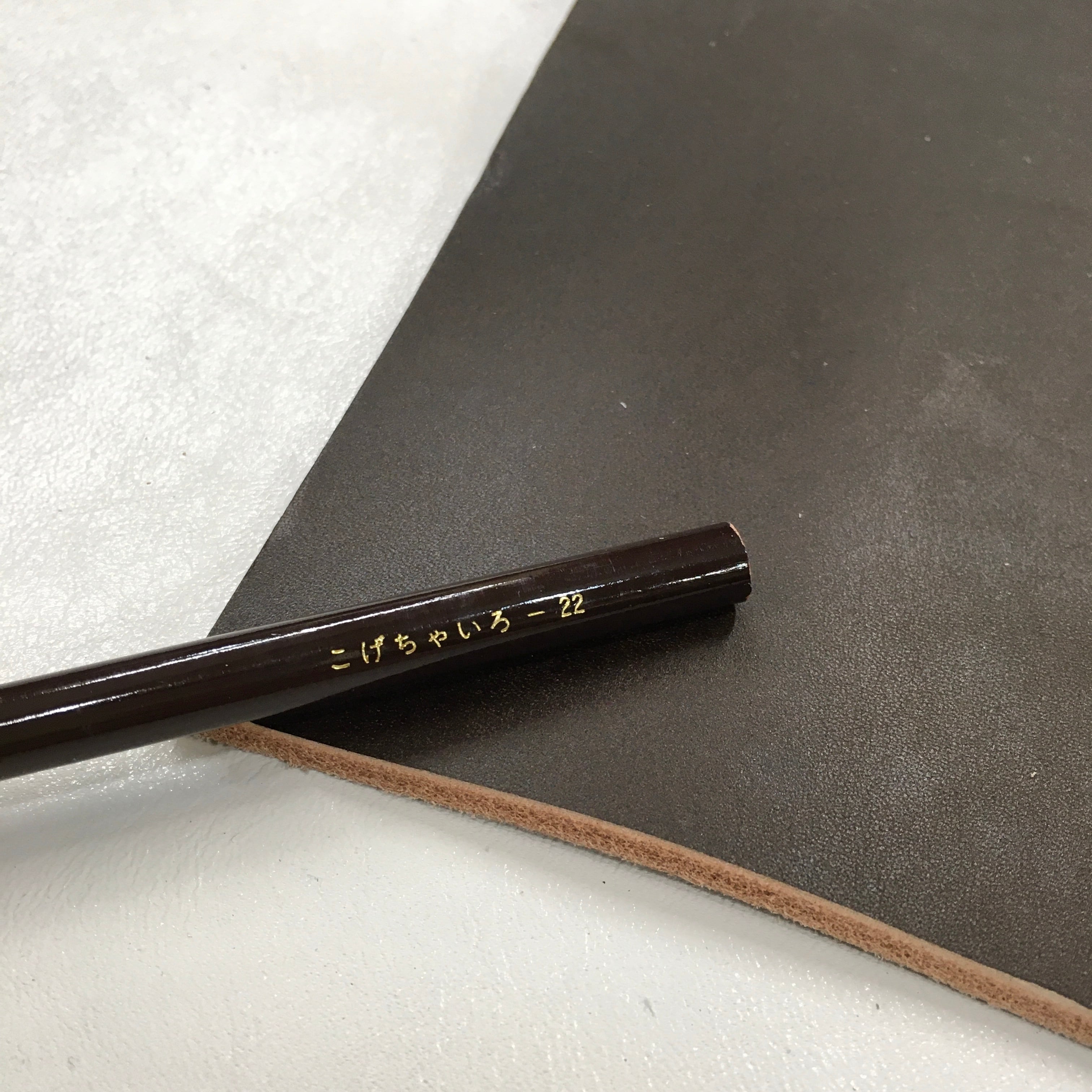 極厚ヌメ☆牛革【約13ds / 約3.3mm厚】O4E-001 | and leather