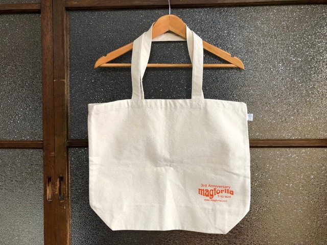 MAGFORLIA 3RD ANNIVERSARY TOTE BAG (NATURAL/ORANGE)