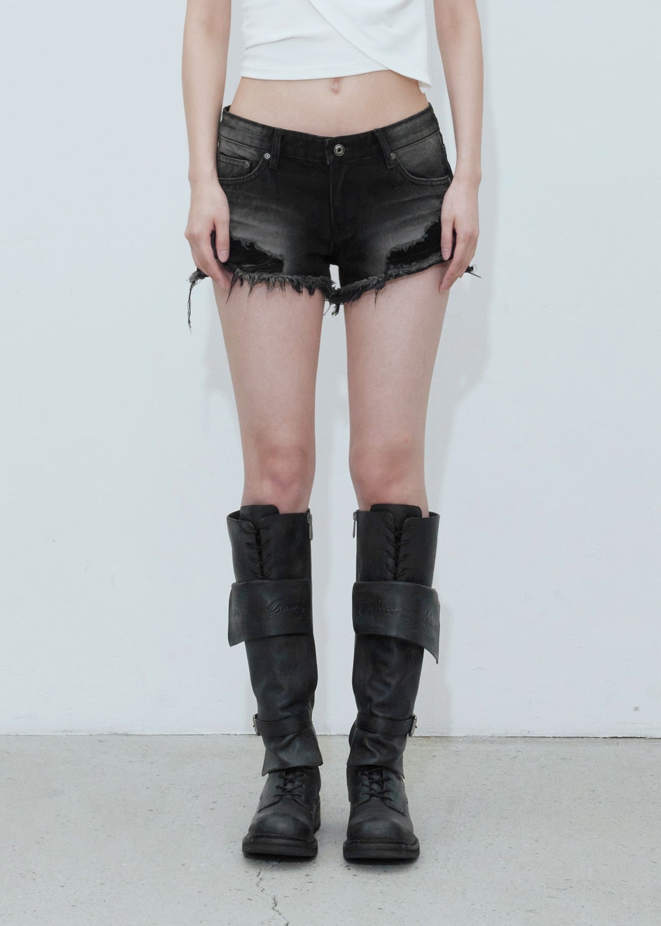 BOHEMIAN SEOUL] BOHEMSEO EMBO LEATHER SHORTS, BLACK 正規品 韓国
