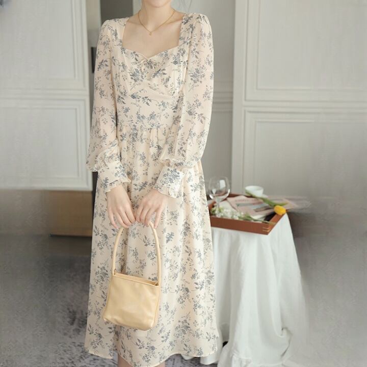 ワンピース レディース フレアワンピース S M L XL ロング丈 スクエアネック 花柄 小花柄 フラワー 総柄 リラクシー 袖あり 長袖 パフスリーブ スクエアネック フレア 裾フレア プルオーバー ギャザー かわいい 大人可愛い きれいめ シンプル 上品 清楚 おしゃれ お嬢様 おとな ナチュラル こなれ感 ラブリー キュート ガーリー ホワイト 白 パープル 紫 春 夏 秋 記念日 10代 20代 30代 韓国系 韓国 体型カバー 楽ちん リゾート インスタ お呼ばれ アプリコット 送料無料