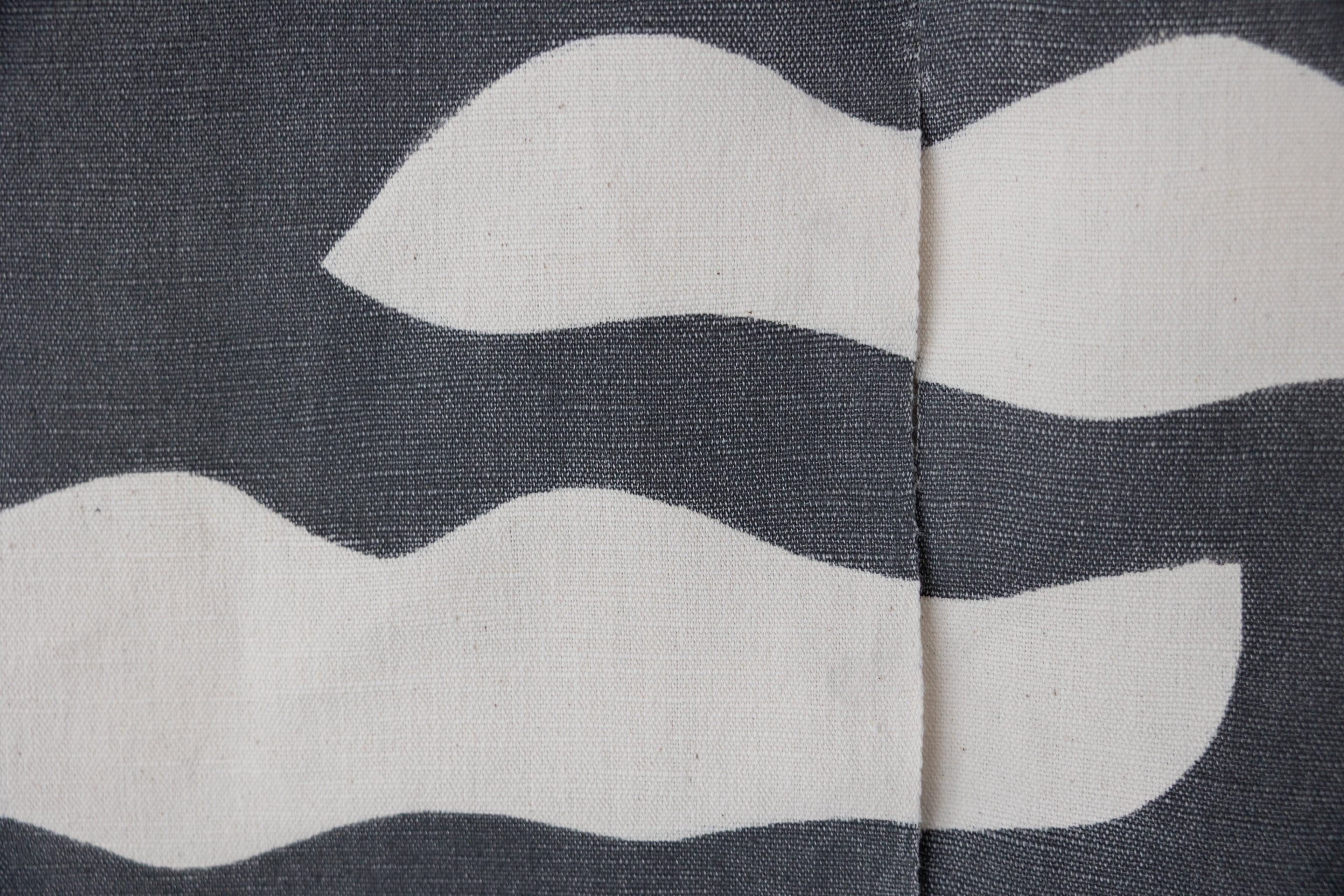 山内武志 型染め暖簾 木綿 三山雲ふたつ 紺×グレー山 | 木ままや