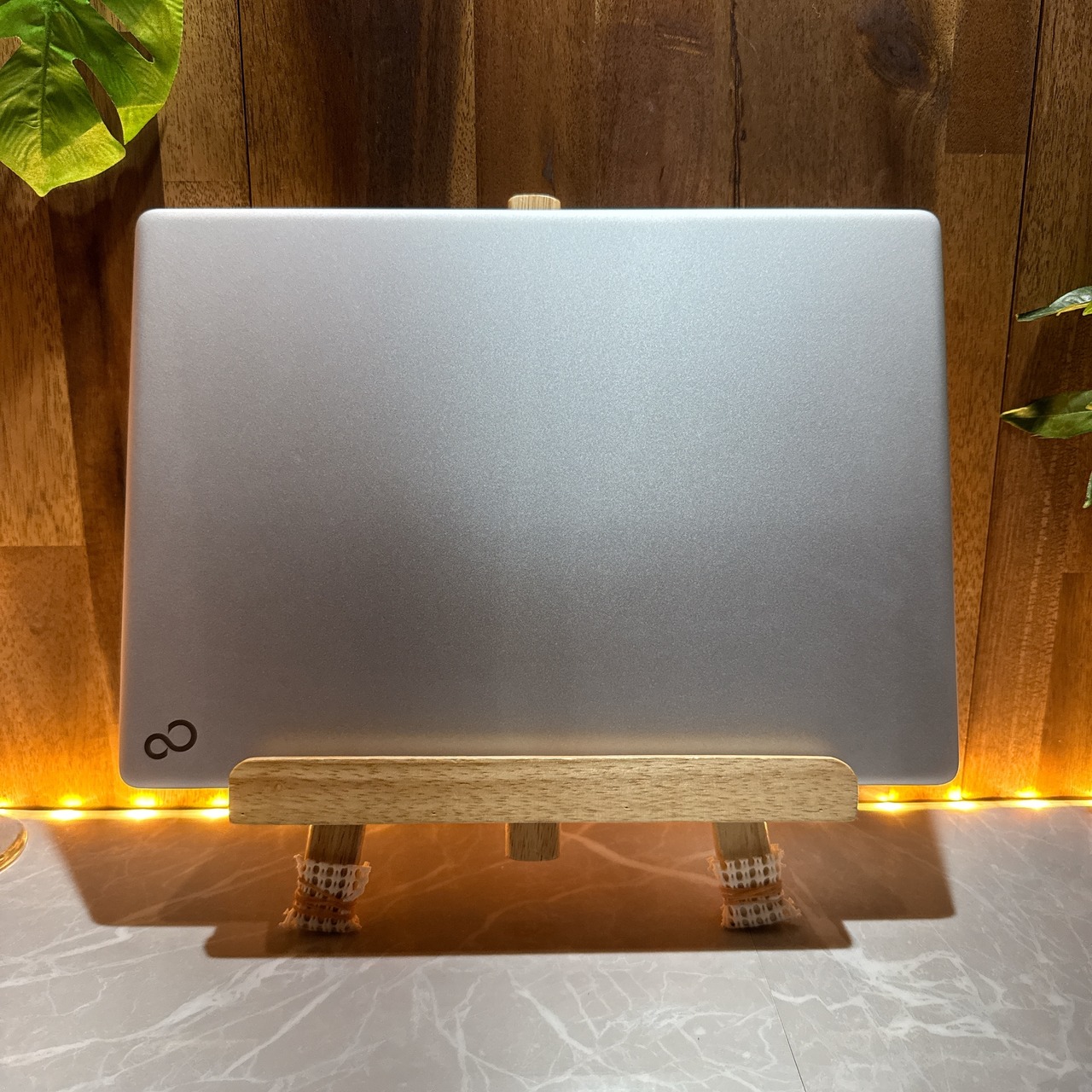 『極美品2025年製』富士通FMV Note 最新Ultra 5 メモリ8GB SSD256GB ノートパソコン