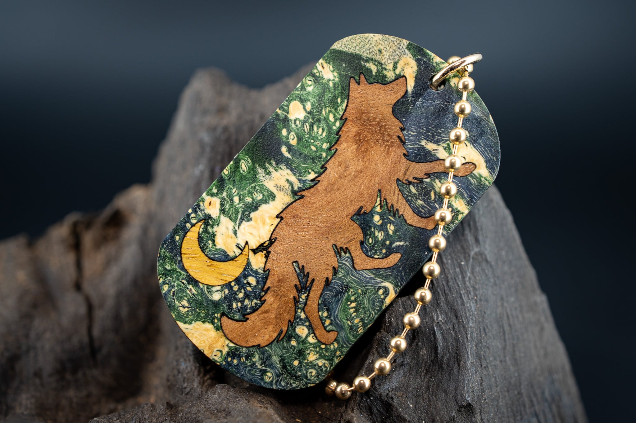 【カナダの象徴】ハードメープル瘤杢 スタビライズウッド ドッグタグ 象嵌 闊歩