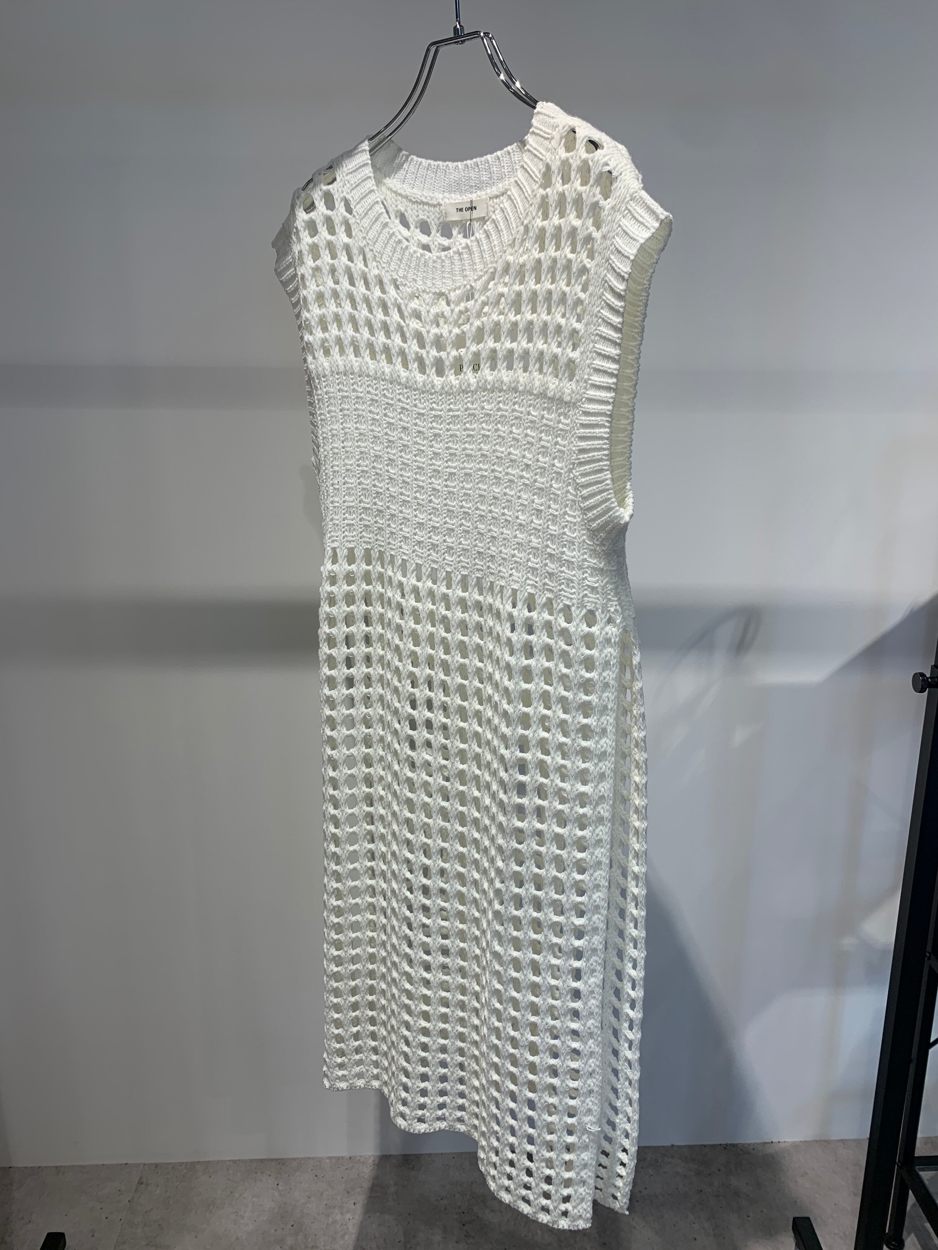 croche pattern slit one-piece