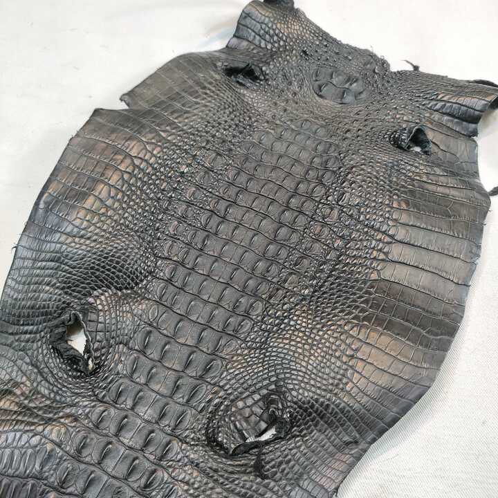 高級　PROVENZANO カイマンレザー　ボディバッグ　羊革　ワニ革　黒　金具 高級 PROVENZANO カイマンレザー ボディバッグ 羊革 ワニ革 黒 金具