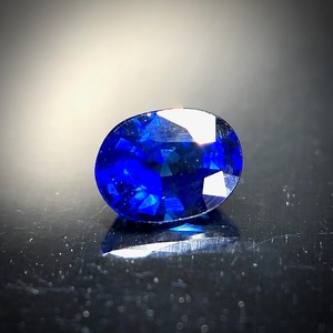 高貴なロイヤルブルーのブリリアンス 0.23ct 天然 ブルーサファイア