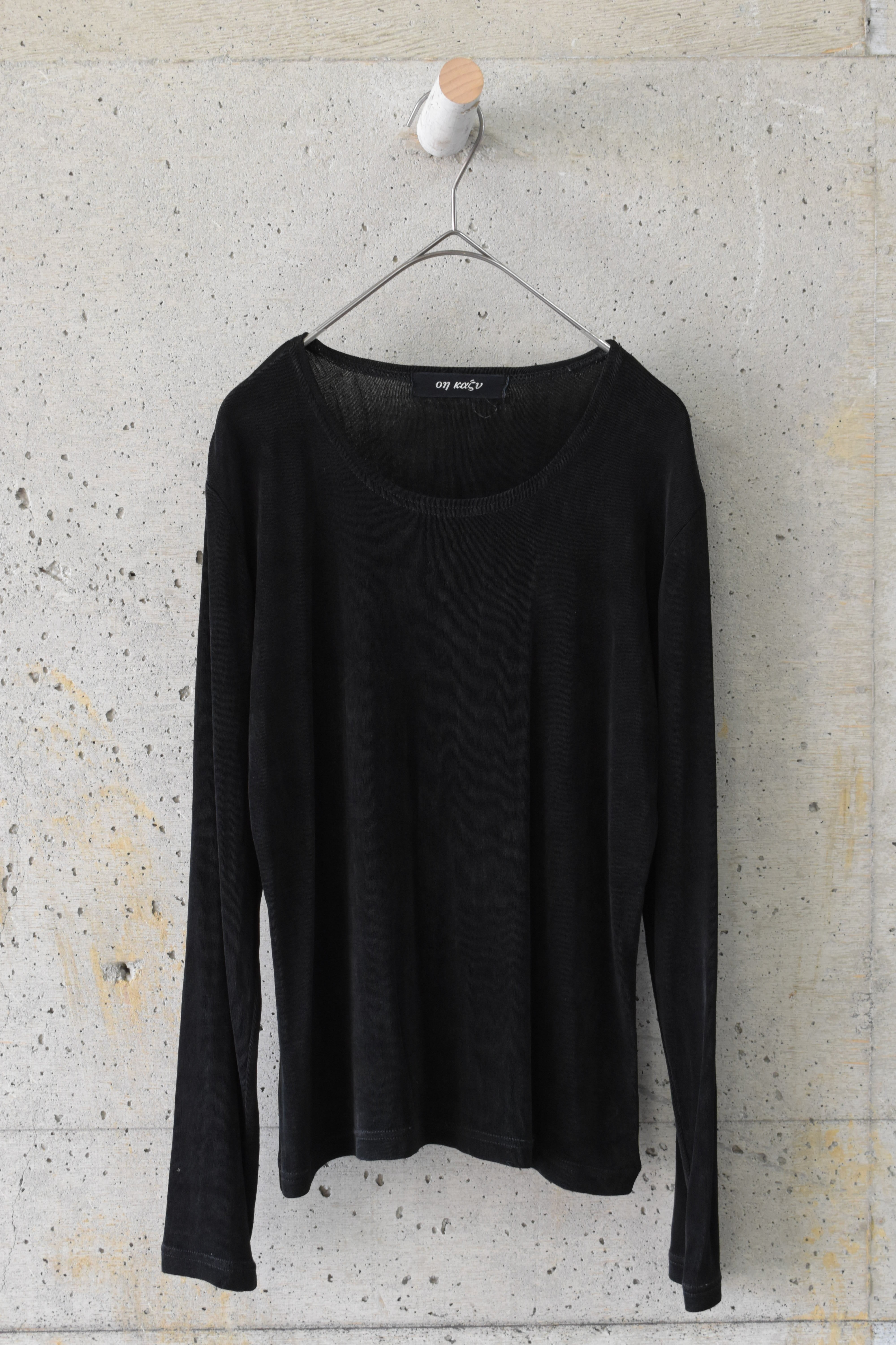 Black glossy top
