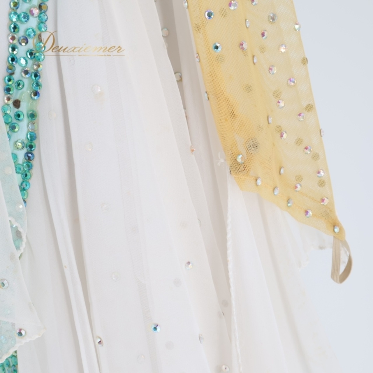 社交ダンス 衣装 スタンダードドレス ワンピース スタンダード ドレス 白 デモ 競技 パーティ 発表会 ホワイト系 緑 ふんわり 揺れる フロート ショー ステージ衣装 パーティードレス ドレスアップ おしゃれ エレガント パフォーマンス 競技用 舞台衣装 ダンスイベント