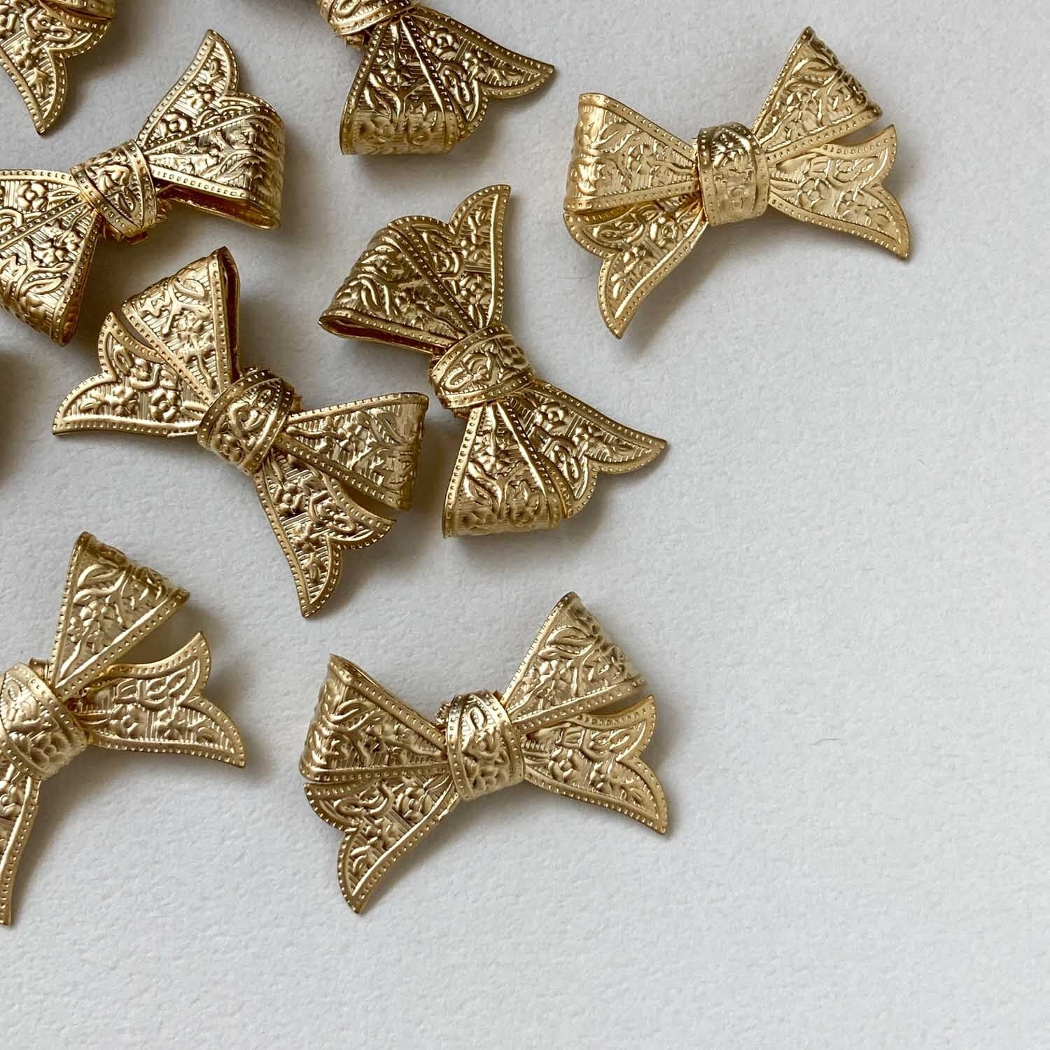 花模様メタルリボンパーツ | Dua-アクセサリーパーツショップ