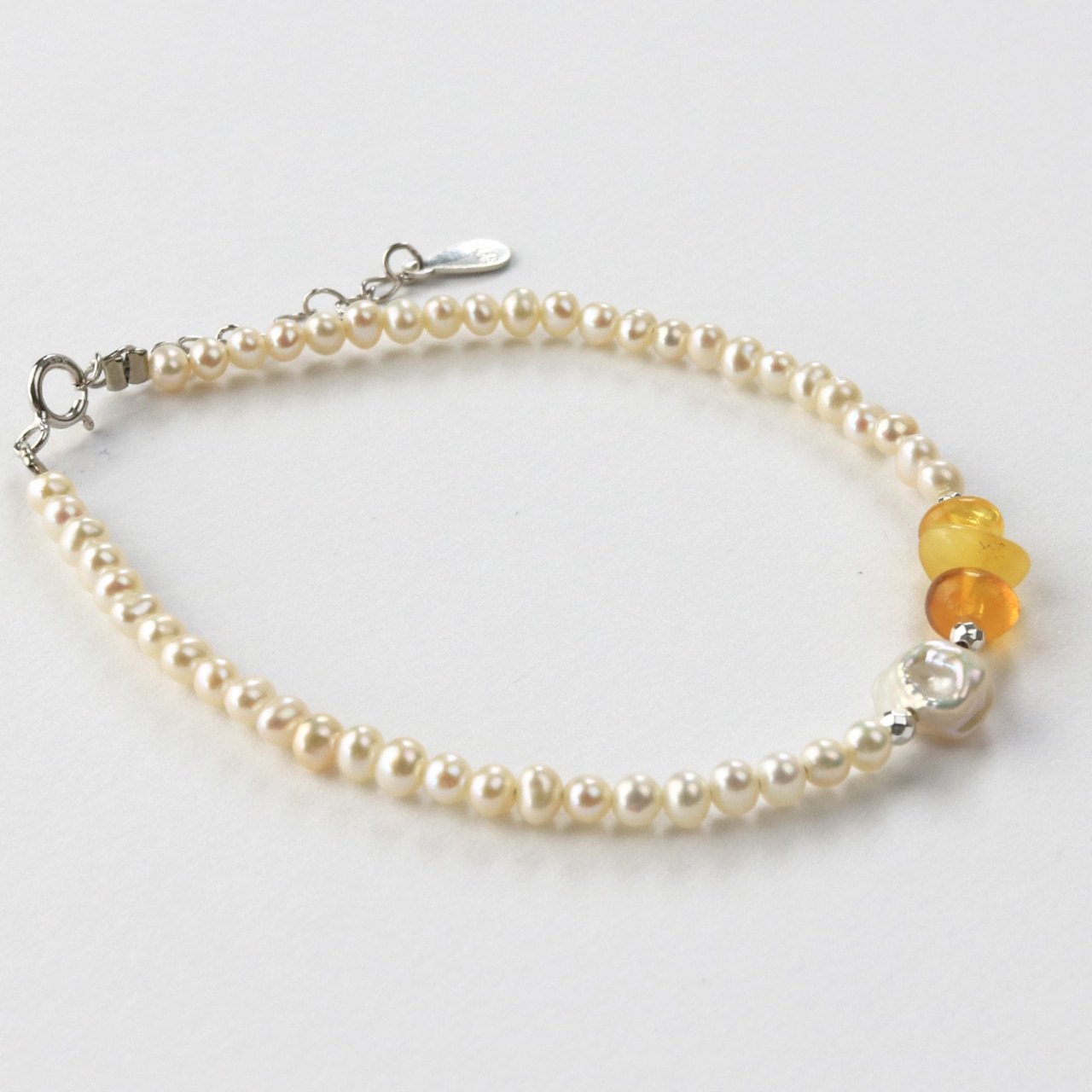 上品なシンプルアイテム！ パール & 琥珀 シルバーブレスレット br1004