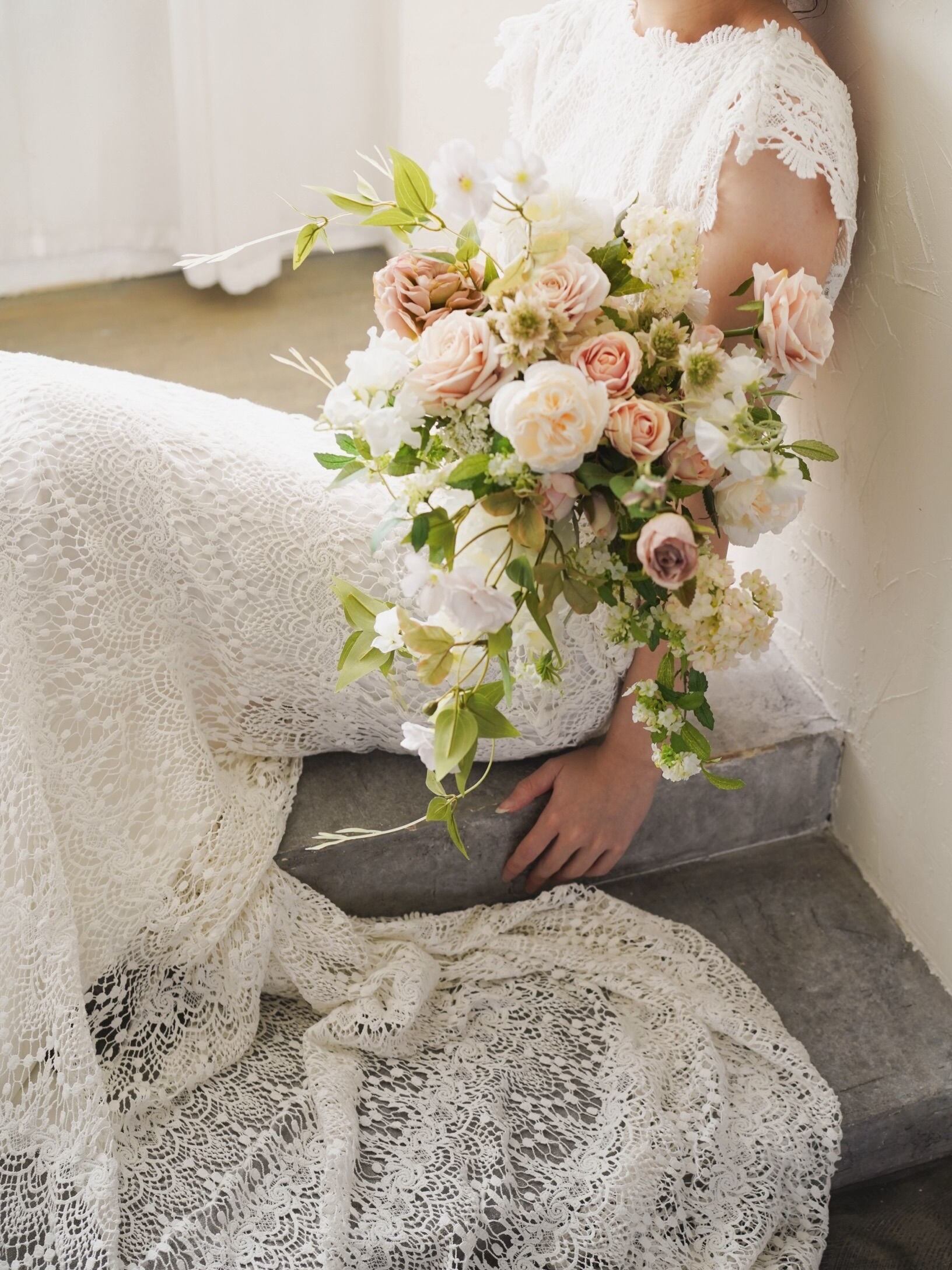 〈完成品販売ブーケ〉 White nuance artificial flower bouquet