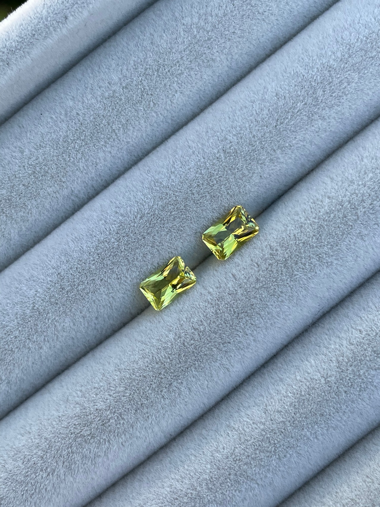 カナリートルマリン 6x3.9x2.6mm, 0.49ct ザンビア産