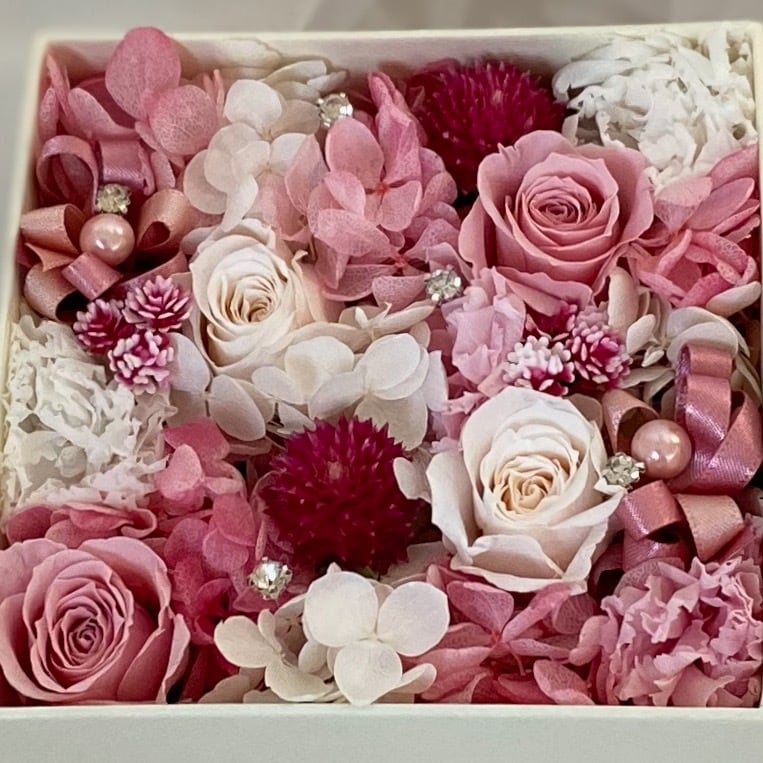 受注商品》白ピンクのプリザーブドフラワーボックス | M's style