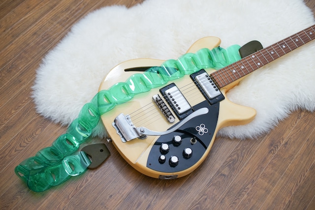 folklore- フォークロア -／Clear Green／ウロコのようなギターストラップ
