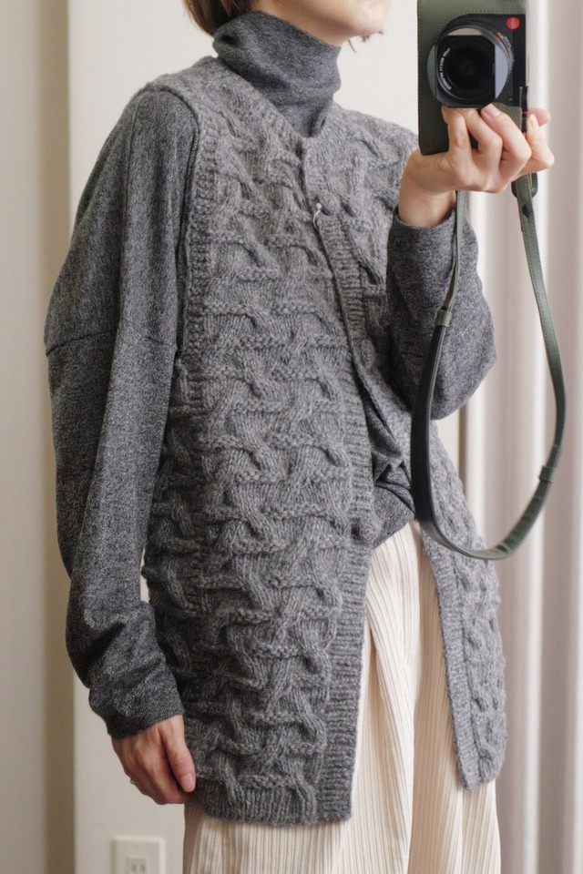 IKITSUKE river cable knit vest gray