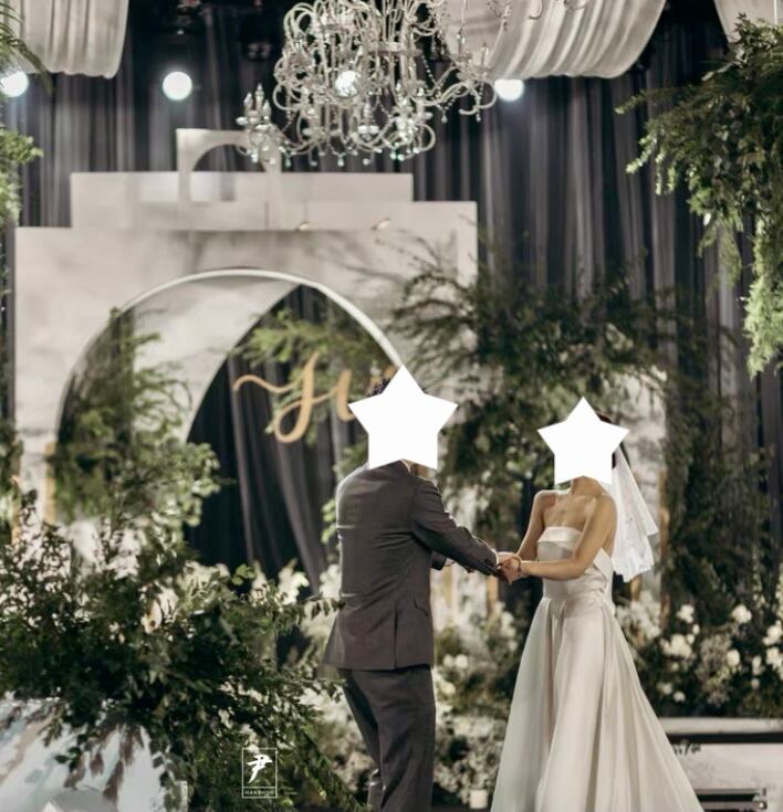 ウェディングドレス サテン Aライン ビスチェ 折り返し 包みボタン