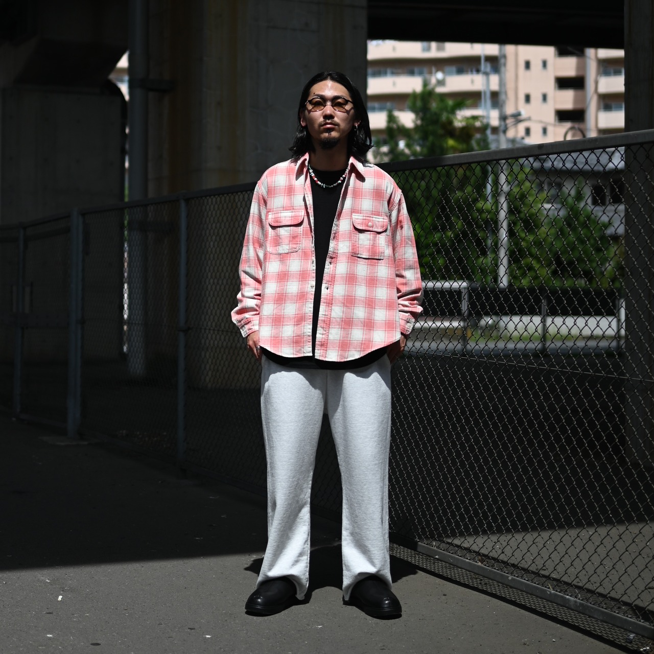 BOWWOW（バウワウ）26AW最新作、Cigarette Pocket（シガレットポケット）シャツと名作スウェットパンツコーディネート