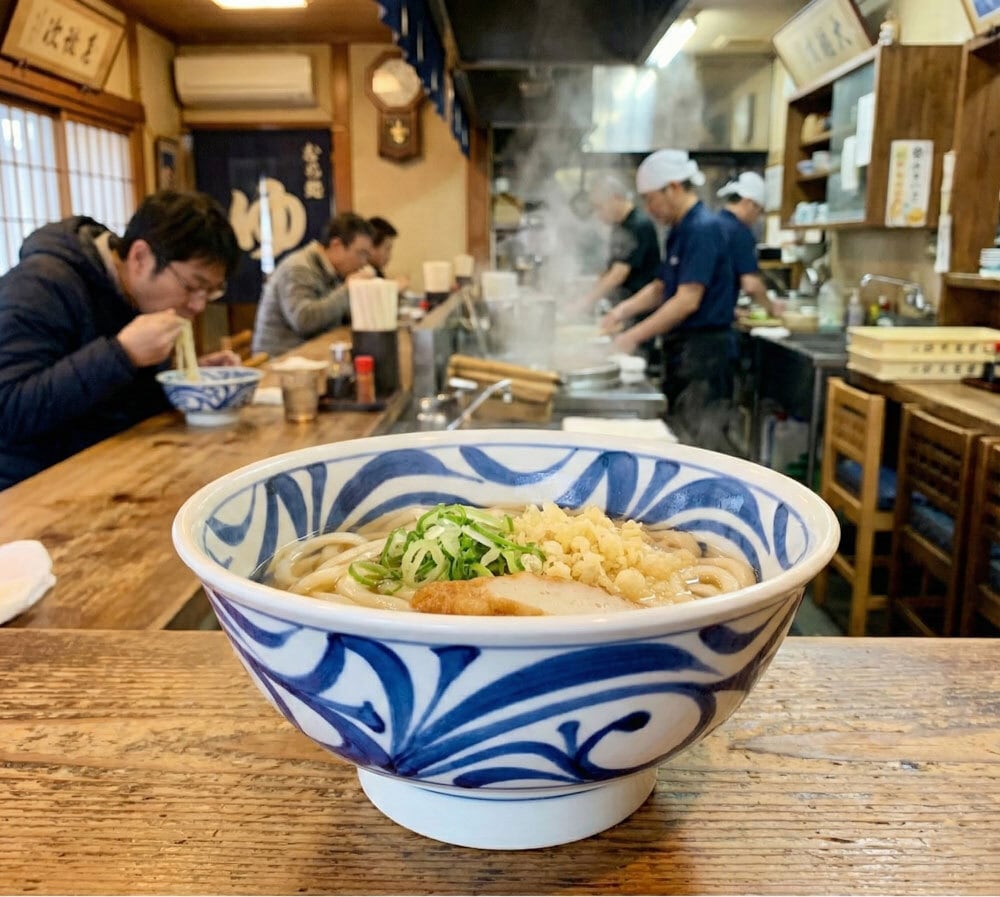 砥部焼／梅山窯】6寸丼・反り（内外三つ唐草） | 砥部焼専門店／砥部焼