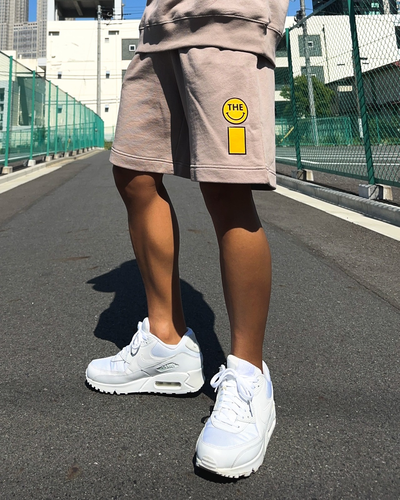 SMILEY LOOSE FIT SWEAT SHORTS - SMOKEY BEIGE