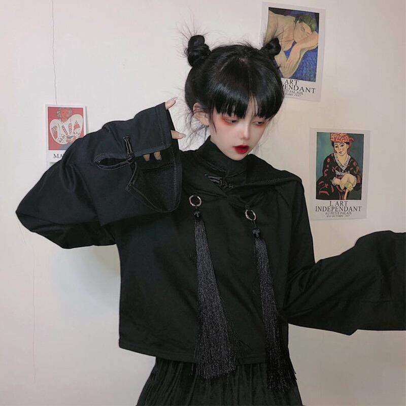 ダークブラックテルレトロディスクボタンルーズバージョンのセーター女性春と秋薄い短い刺繡フード付きトップインタイド 萌量不足39636781400