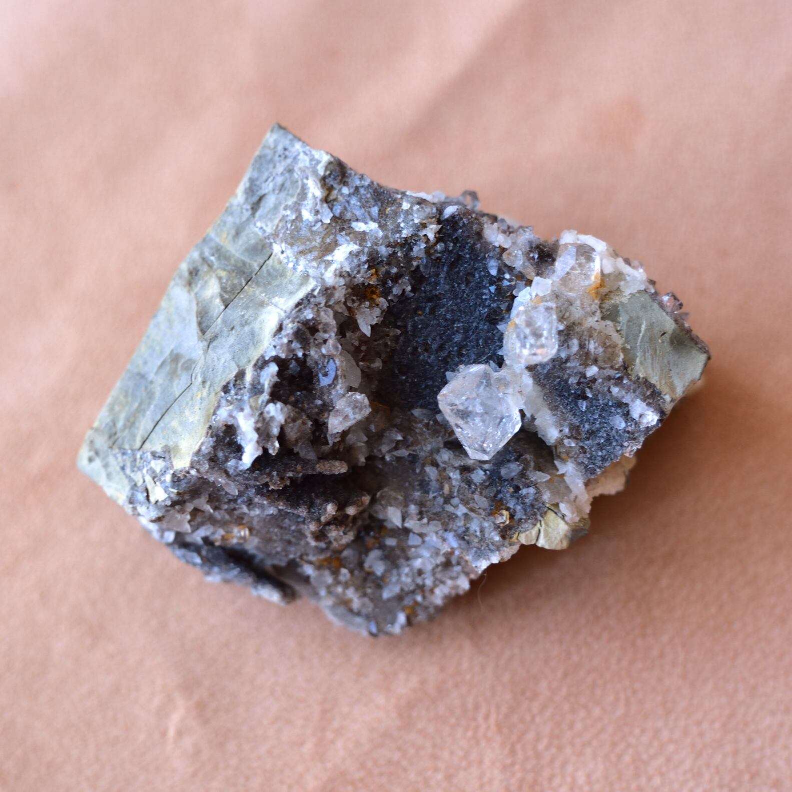 パワーストーン天然石原石ミラボーダイアモンドクォーツ133gNo641