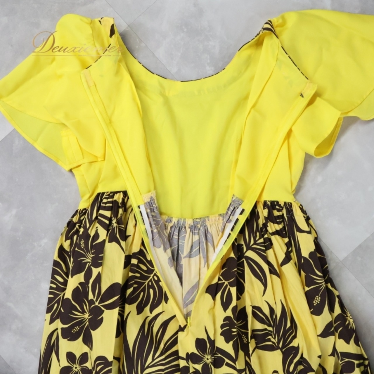 フラダンス 衣装 ワンピース ドレス イエロー系 ハイビスカス柄 ハワイアンプリント アロハ ハワイアン 華やか 鮮やか かわいい 上品 ふんわり おしゃれ 大人っぽい ブラック系 黄 黒 フラ ダンス ビーチリゾート パーティー レディース かわいいデザイン