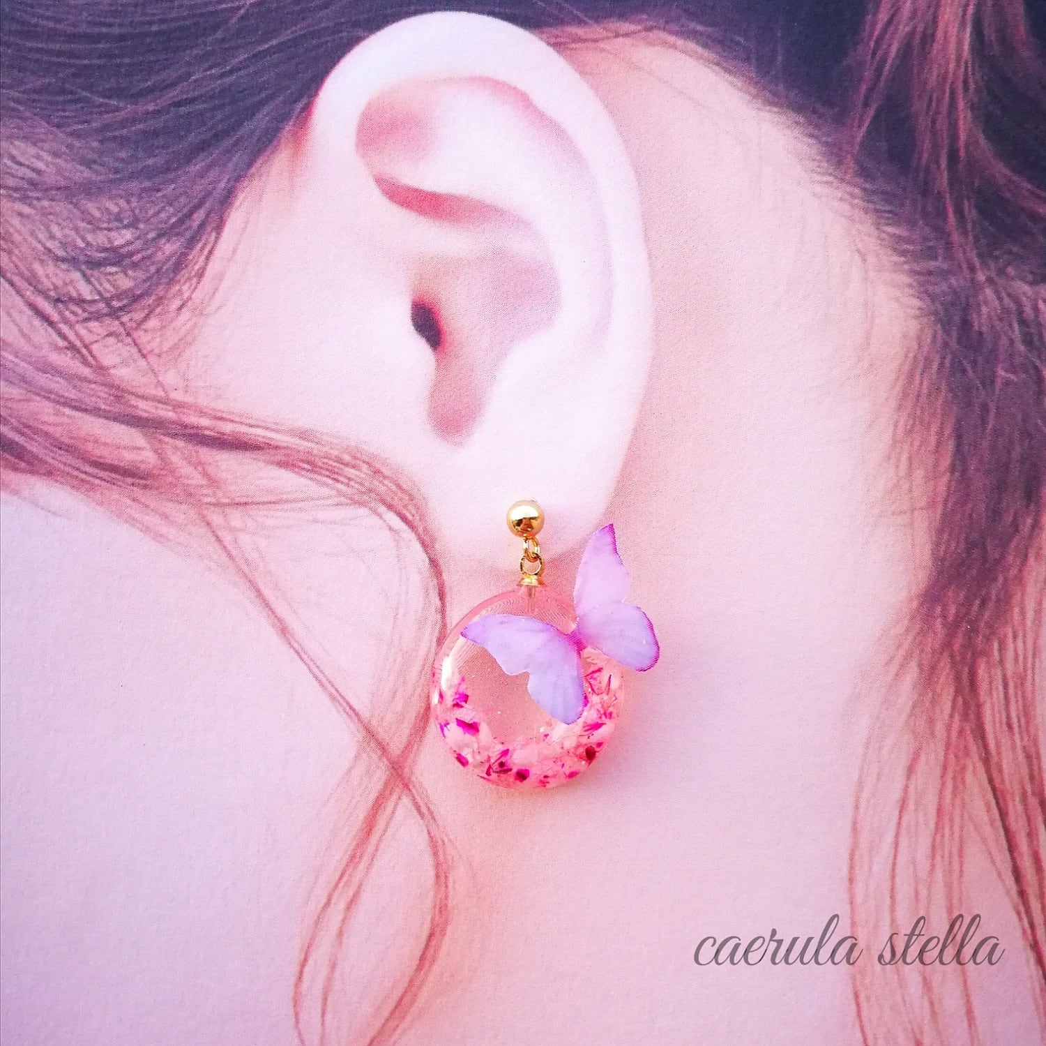 暗闇で光る 【 夜光蝶 と 花 の アシンメトリー サクラ ピアス