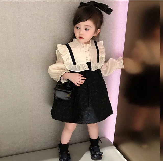 モノトーンフラワーワンピース••••••フリル　レース　女の子　ガール　ブラック　ドレス　入学式　入園式　海外子供服　韓国　プチプラ