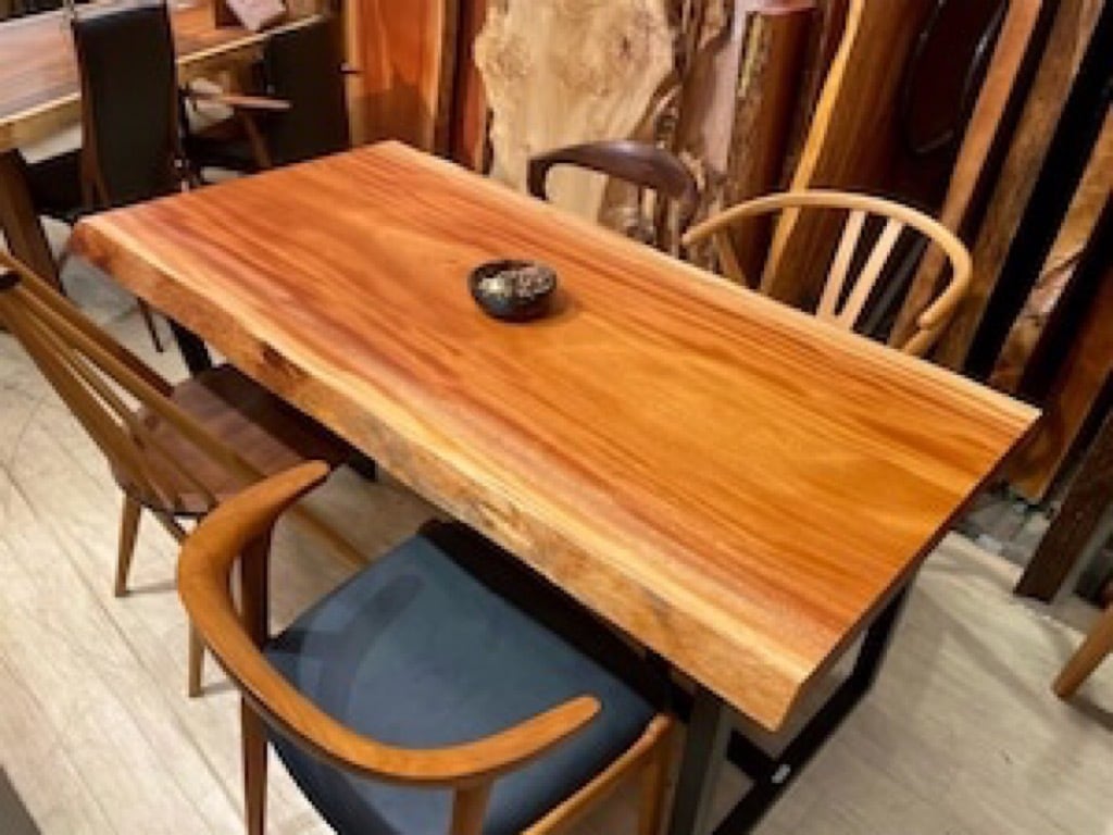 ニチエス　ダイニングテーブル　木製天板　アルミフレーム　廃盤品　マホガニー 手彫り仕上げ】天然木マホガニーのアンティーク調ダイニング