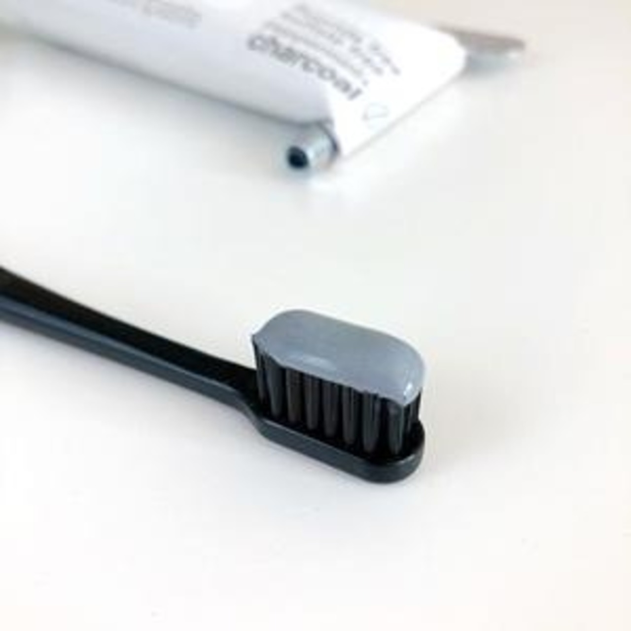 Davids ホワイトニングトゥースペースト 50g チャコール