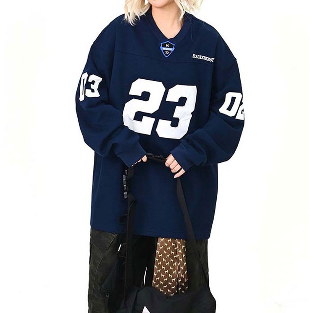 ナンバリンググラフィックルーズトップス 2col   R01505