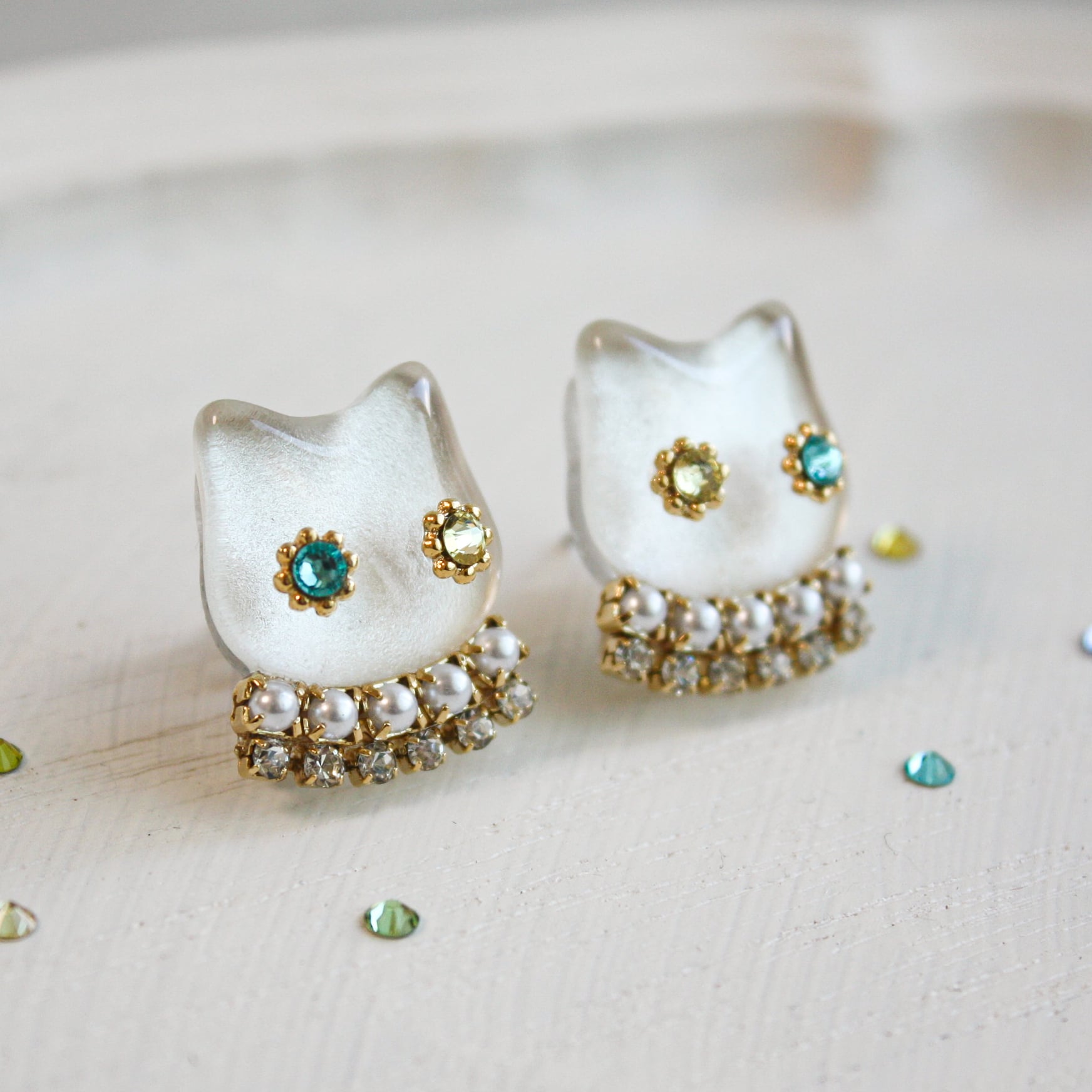 選べる》ネコビジュー イヤリング ピアス （白ネコ）◇ サージカル