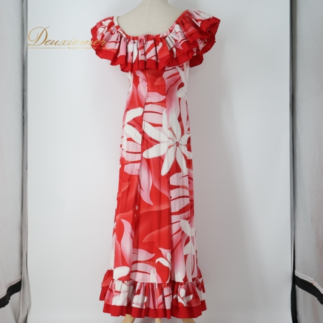 フラダンス 衣装 ワンピース ドレス レッド系 PukalanuFashion ハワイ製 ティアレ柄 モンステラ柄 ハワイアンプリント グラデーション アロハ フラ ダンス レッスン 練習 フリル 花柄 植物柄 華やか 鮮やか かわいい おしゃれ ホワイト系 赤 白 レディス ファッション 夏物 リゾート スタイル スカート 大人 ティアレ モンステラ おしゃれ着 アロハシャツ ハワイアンスタイル フリルデザイン パーティー